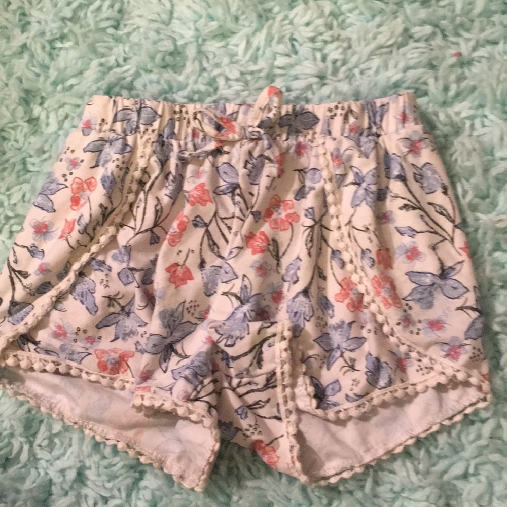 Soft velvet girls floral shorts - Picture 1 of 2